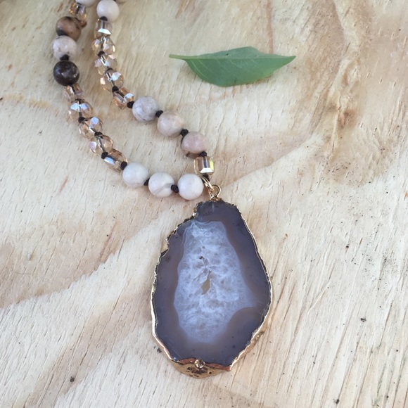 Restock!!🍃Druzy Quartz Pendant Necklace!🌺 - Picture 4 of 7